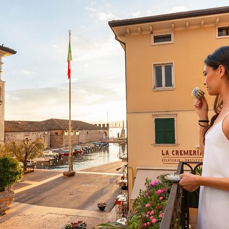 The Mansion Of Countess Rizzardi On Garda Lake Lazise Eksteriør billede
