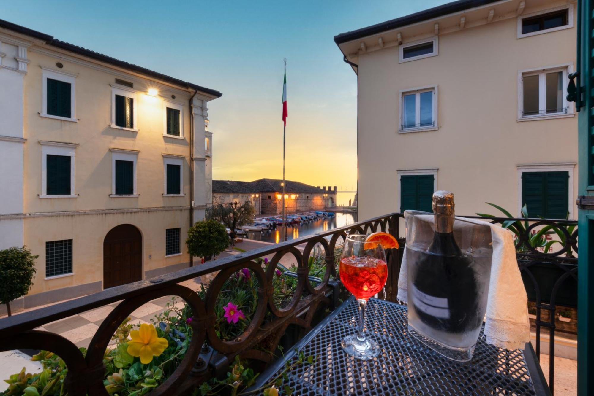 The Mansion Of Countess Rizzardi On Garda Lake Lazise Eksteriør billede